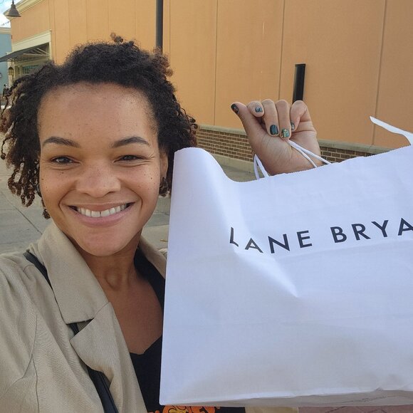 Meet your Posher, NikNak - Picture 2 of 7